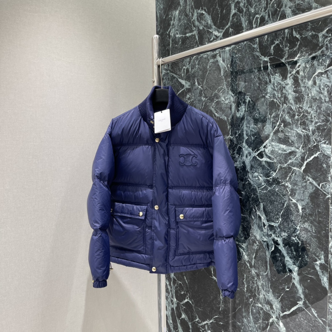 CE 25秋冬新款 撞色针织领羽绒外套 领口的撞色针织设计 宽松无袖廓形对各种身形友好，既能轻松叠穿在毛