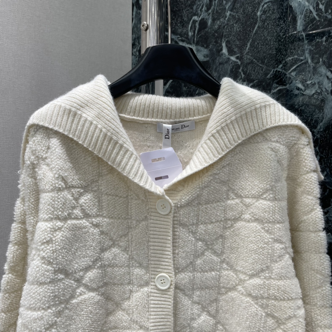 Ｄ家 25秋冬新款 刺绣针织开衫后背“CHRISTIAN DIO”字样➕星形刺绣，搭配经典老花图案，品牌