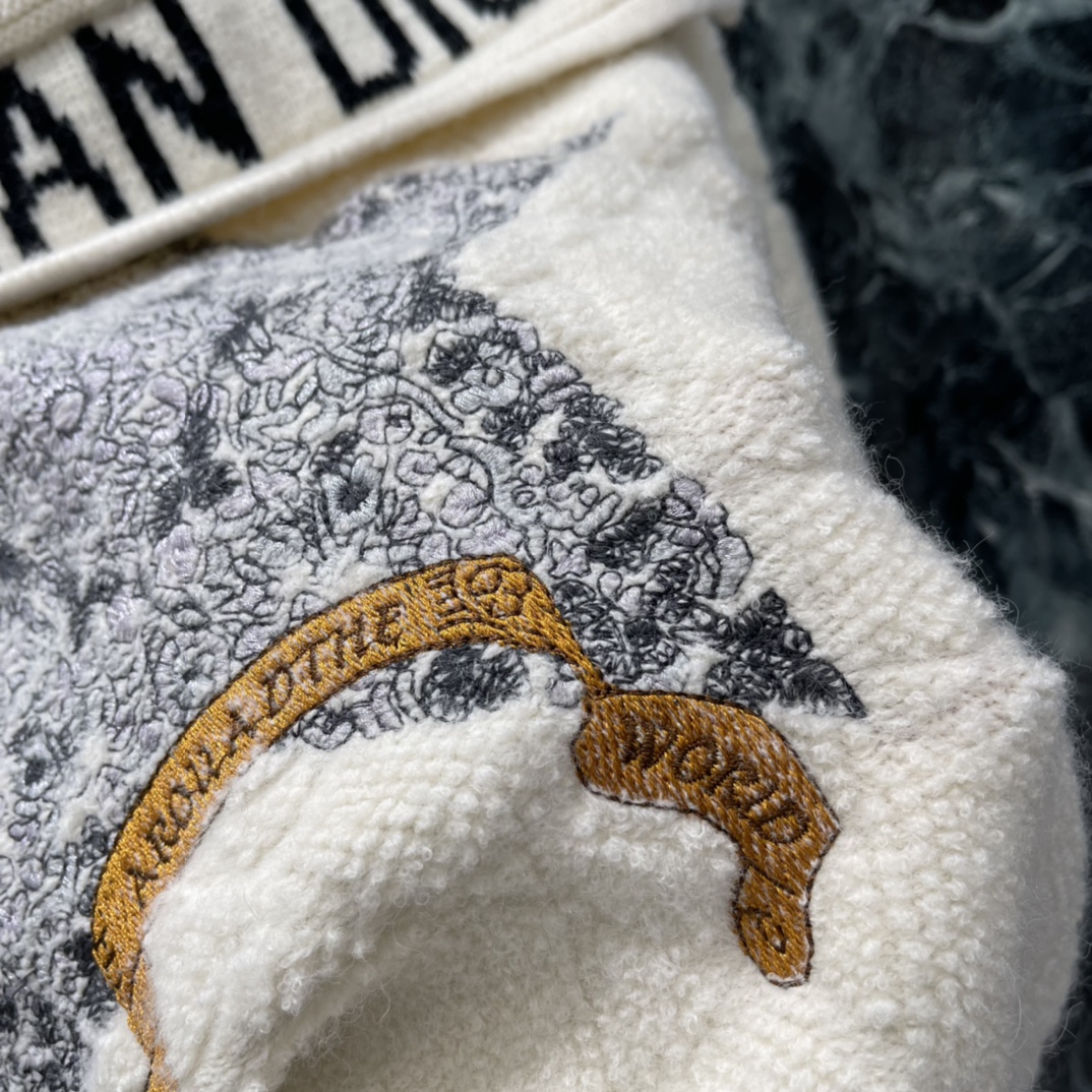 Ｄ家 25秋冬新款 刺绣针织开衫后背“CHRISTIAN DIO”字样➕星形刺绣，搭配经典老花图案，品牌