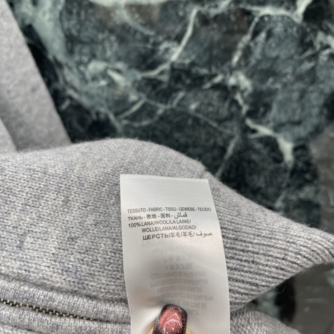 G家 25秋冬新款 拉链连帽开衫 胸前经典字母刺绣Logo 低调又有辨识度计。连帽+拉链设计，实用又时髦