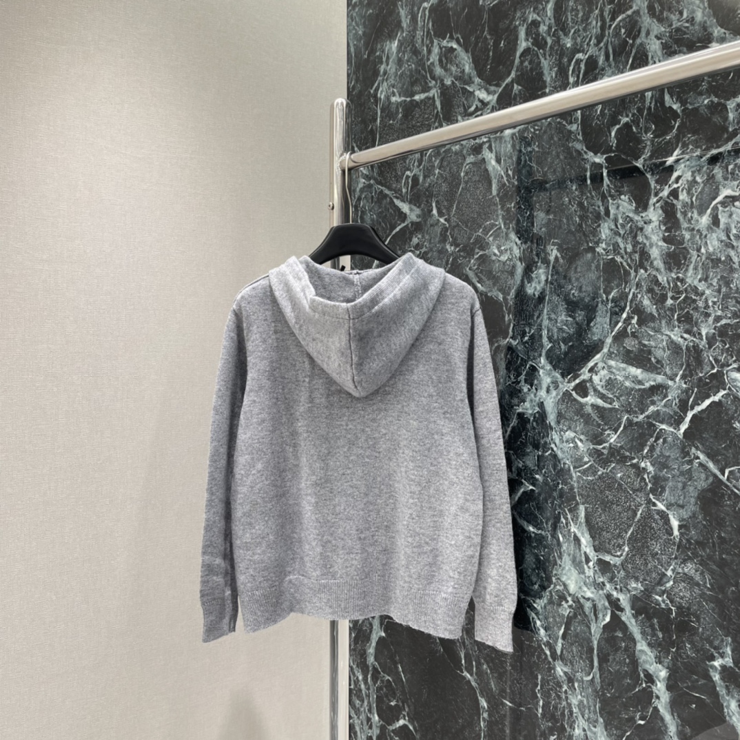 G家 25秋冬新款 拉链连帽开衫 胸前经典字母刺绣Logo 低调又有辨识度计。连帽+拉链设计，实用又时髦