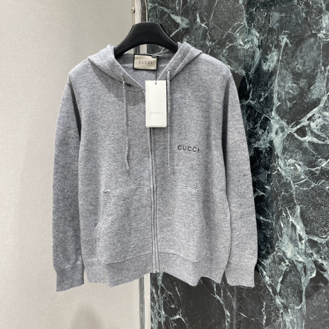 G家 25秋冬新款 拉链连帽开衫 胸前经典字母刺绣Logo 低调又有辨识度计。连帽+拉链设计，实用又时髦