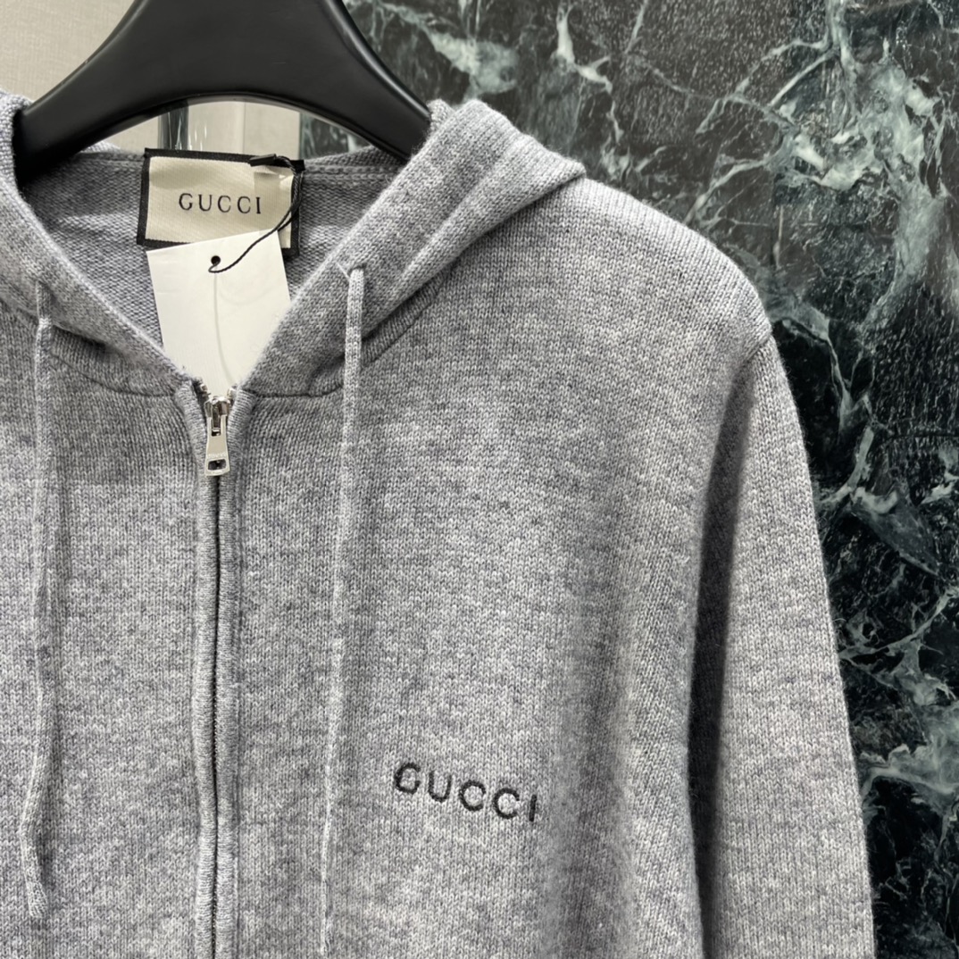 G家 25秋冬新款 拉链连帽开衫 胸前经典字母刺绣Logo 低调又有辨识度计。连帽+拉链设计，实用又时髦