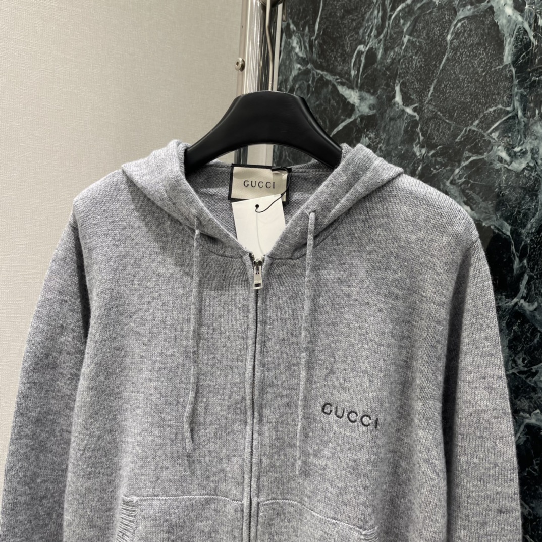 G家 25秋冬新款 拉链连帽开衫 胸前经典字母刺绣Logo 低调又有辨识度计。连帽+拉链设计，实用又时髦