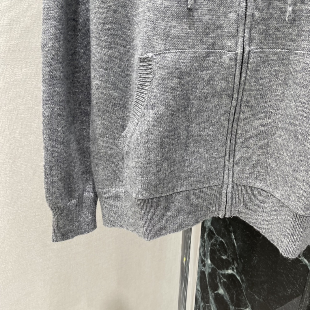 G家 25秋冬新款 拉链连帽开衫 胸前经典字母刺绣Logo 低调又有辨识度计。连帽+拉链设计，实用又时髦