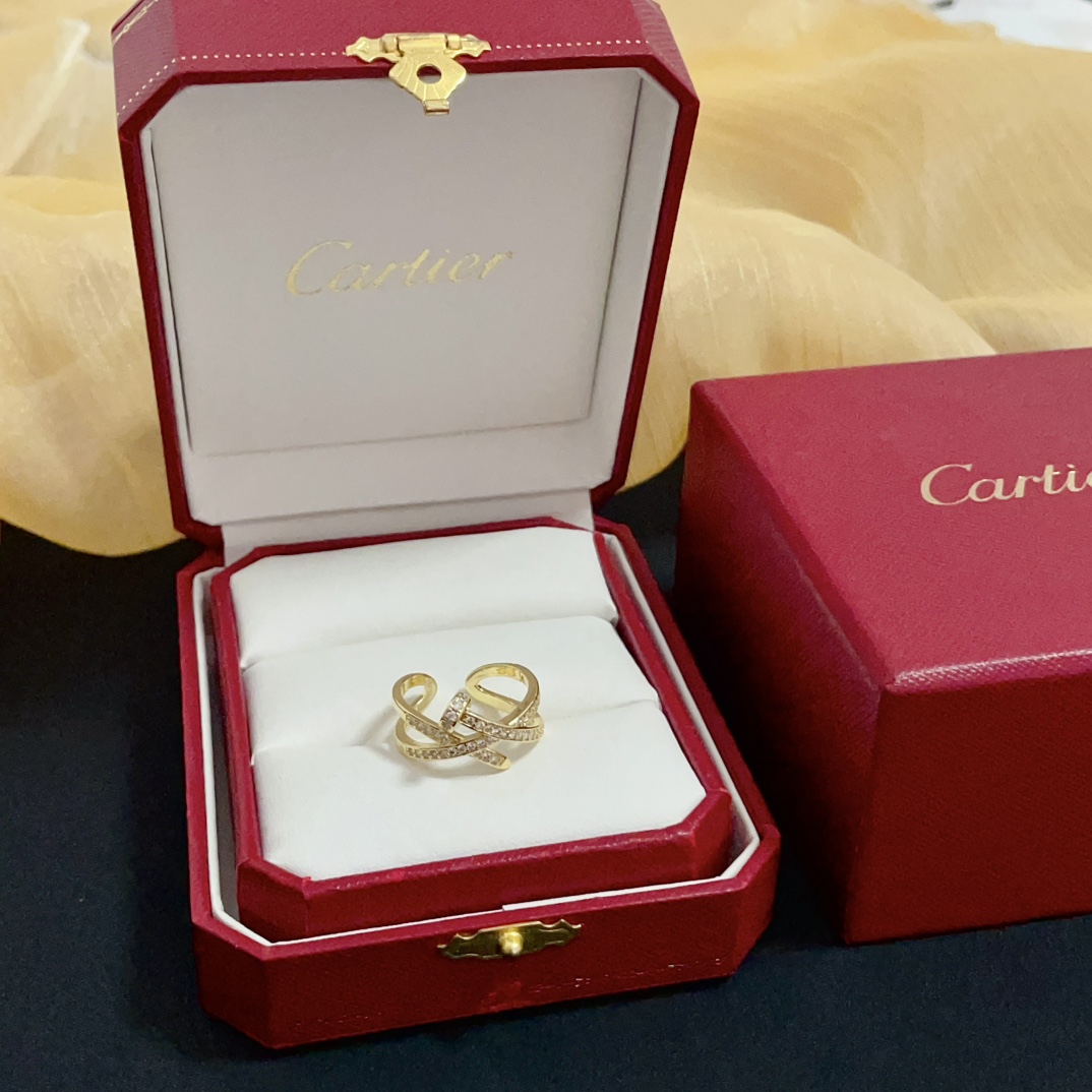 NO:583284,Cartier diamond-set ring, high-end customized version, diamond-set technology, V gold material, classic and fashionable style, using sharp lines to reconstruct the aesthetics of love!  Breaking the rules, the diamond-encrusted design actually achieves the ceiling of high-end sense - no need for flashy accumulation, love should be as pure as ever. Cartier is loved by many celebrities and Internet celebrities. The Leopard series bracelet is absolutely an eternal classic, and it is not limited to men and women, and there is no age limit!  Wear it and you will be the center of attention!  , jewelry boutique, cartier, ring, bracelet19860909卡地亚镶钻戒指 高端定制版本 镶嵌钻工艺 V金材质 经典而时尚风格 用凌厉线条重构爱情美学！打破常规,镶嵌钻设计反而成就高级感天花板——无需浮华堆砌,爱本应纯粹如初 卡地亚受众多明星网红的爱戴 豹子系列手镯 绝对是永恒经典 而且男女不限 年龄不限 ！戴上它你就是焦点！,饰品精品,cartier,ring,bracelet,Jewelry