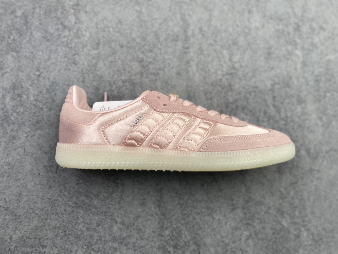 💰180 公司级
【AD】adidas SAMBA OG 德训鞋 高端定制桑巴系列 
大厂纯原品质出货 超高清洁度 细节完美 舒适百搭  低帮休闲板鞋 男女同款
货号：HQ5158
码数：35.5 36 36.5 37.5 38 38.5 39 40 40.5 41 42 42.5 43 44 44.5 45ls