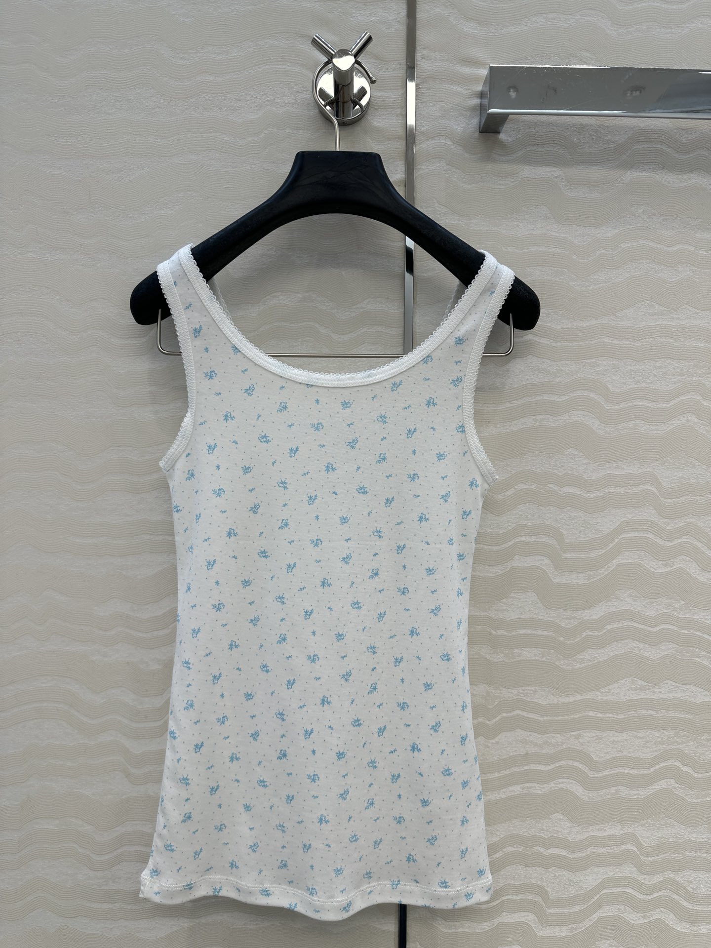 独家首发❤️原单品质，miu系少女穿搭！holiday系列田园小碎花纯棉小背心，超级叠搭神器，小花边领设