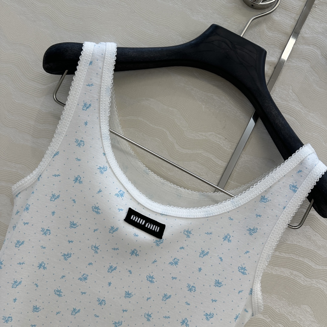 独家首发❤️原单品质，miu系少女穿搭！holiday系列田园小碎花纯棉小背心，超级叠搭神器，小花边领设