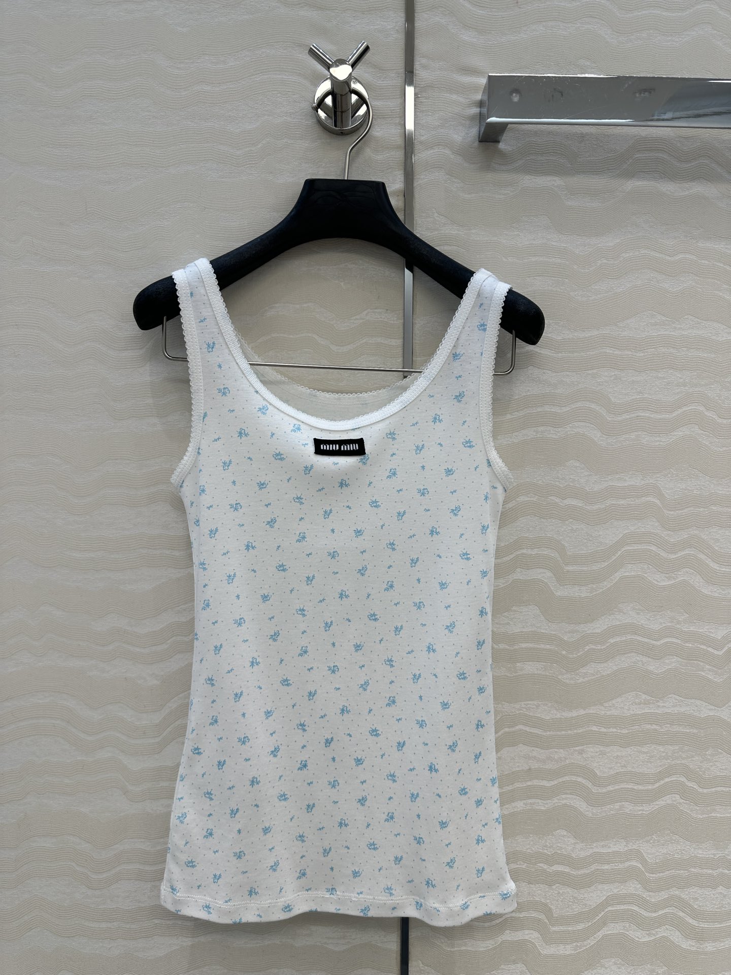 独家首发❤️原单品质，miu系少女穿搭！holiday系列田园小碎花纯棉小背心，超级叠搭神器，小花边领设