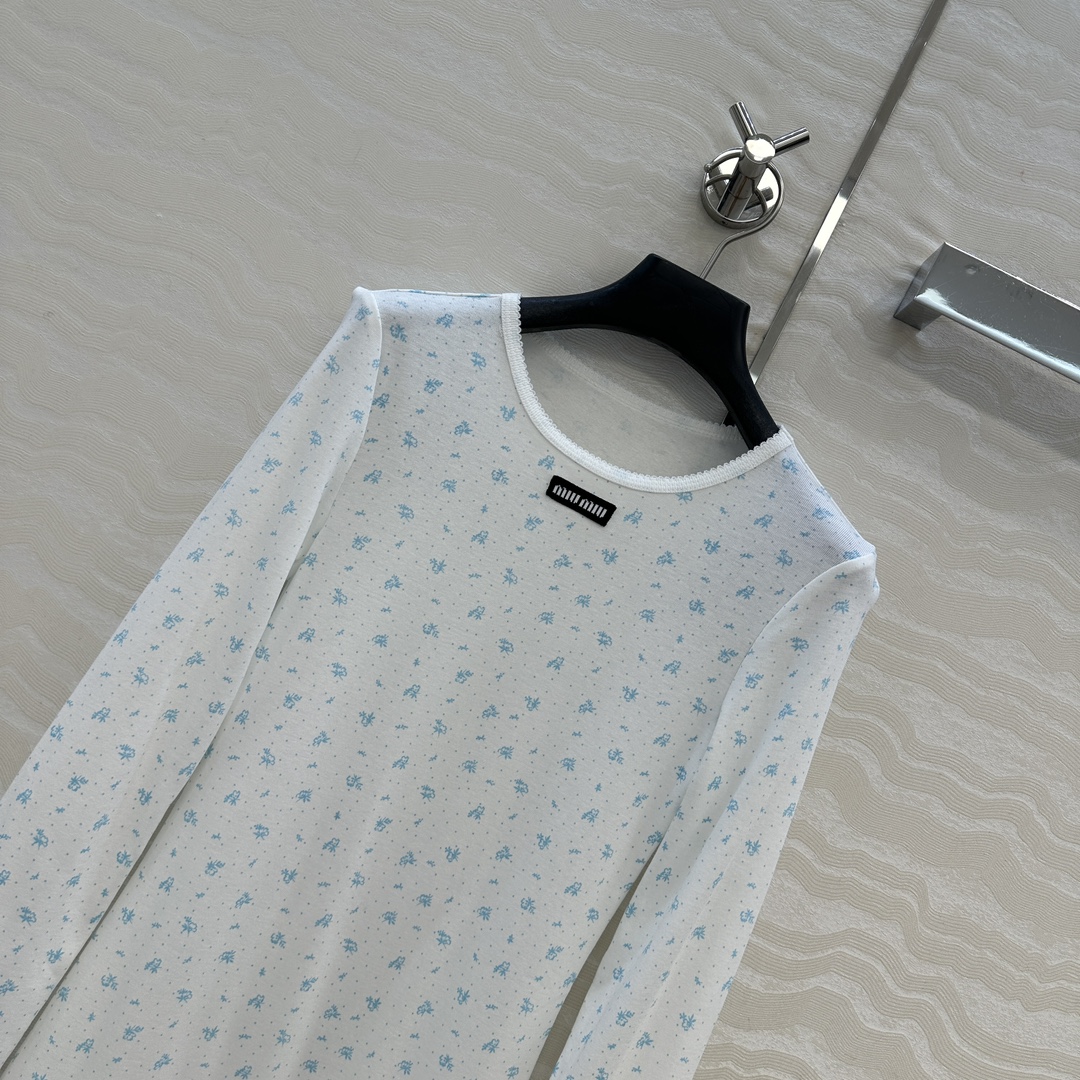 独家首发❤️原单品质，miu系少女穿搭！holiday系列田园小碎花纯棉长T裙，小花边领设计可爱少女风。