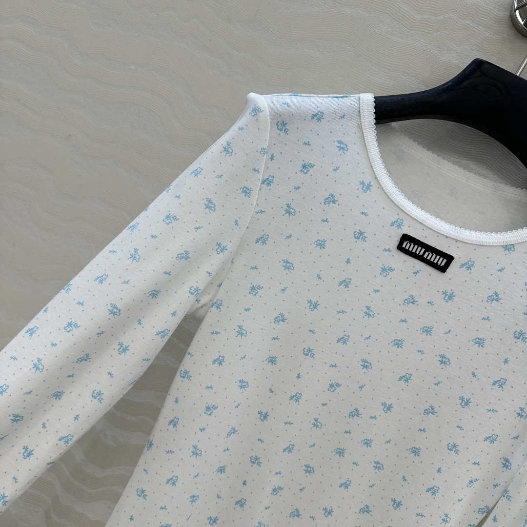 独家首发❤️原单品质，miu系少女穿搭！holiday系列田园小碎花纯棉长T裙，小花边领设计可爱少女风。