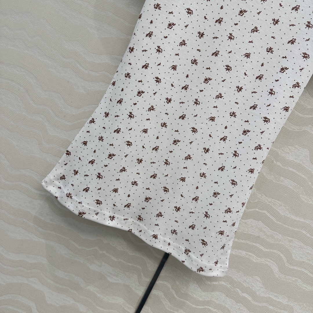 独家首发❤️原单品质，miu系少女穿搭！holiday系列田园小碎花纯棉短袖T恤，小花边领设计可爱少女风