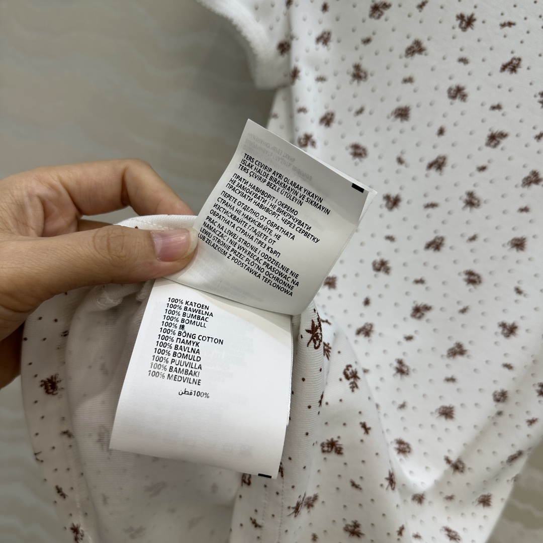 独家首发❤️原单品质，miu系少女穿搭！holiday系列田园小碎花纯棉短袖T恤，小花边领设计可爱少女风