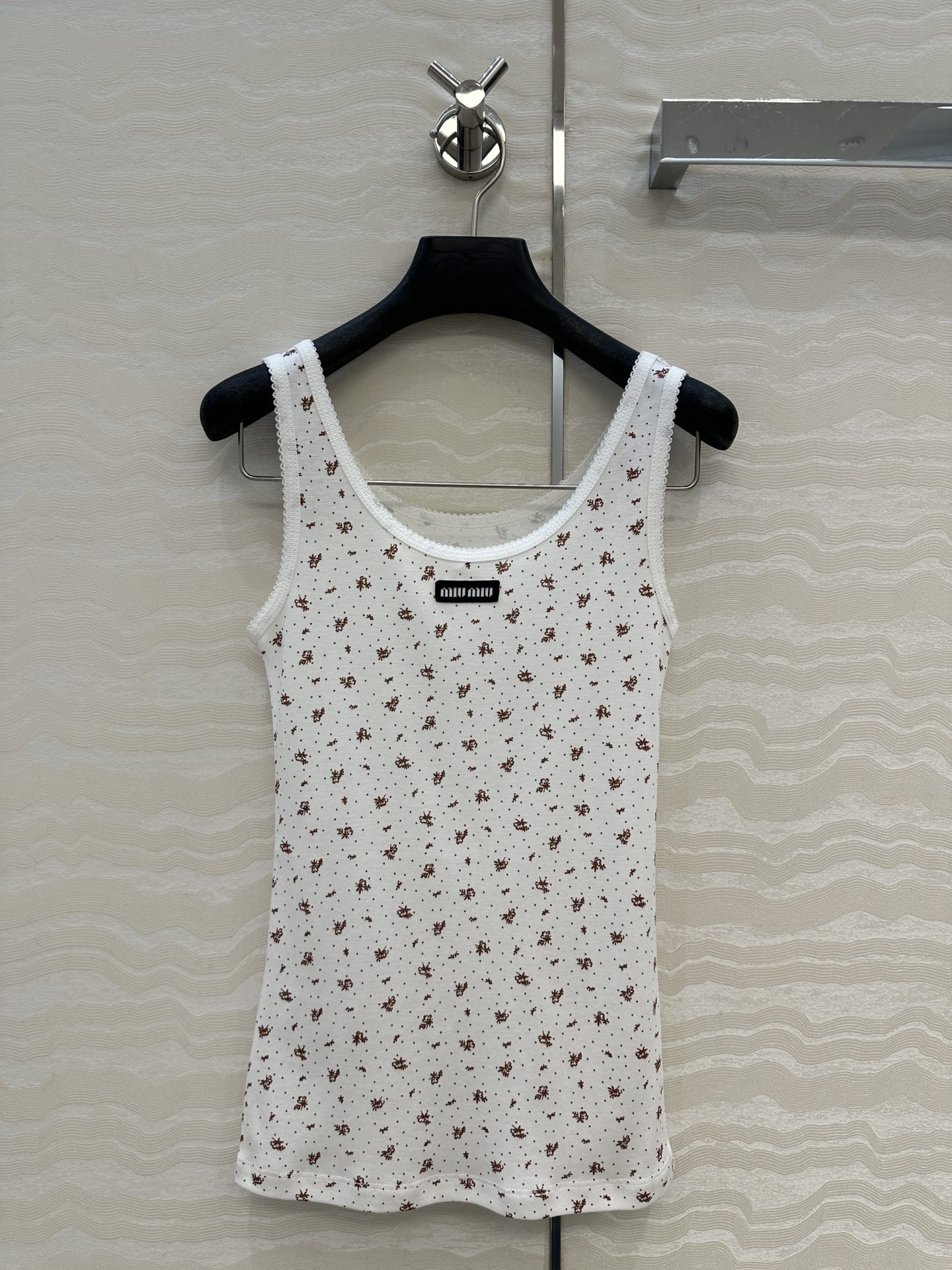 独家首发❤️原单品质，miu系少女穿搭！holiday系列田园小碎花纯棉小背心，超级叠搭神器，小花边领设