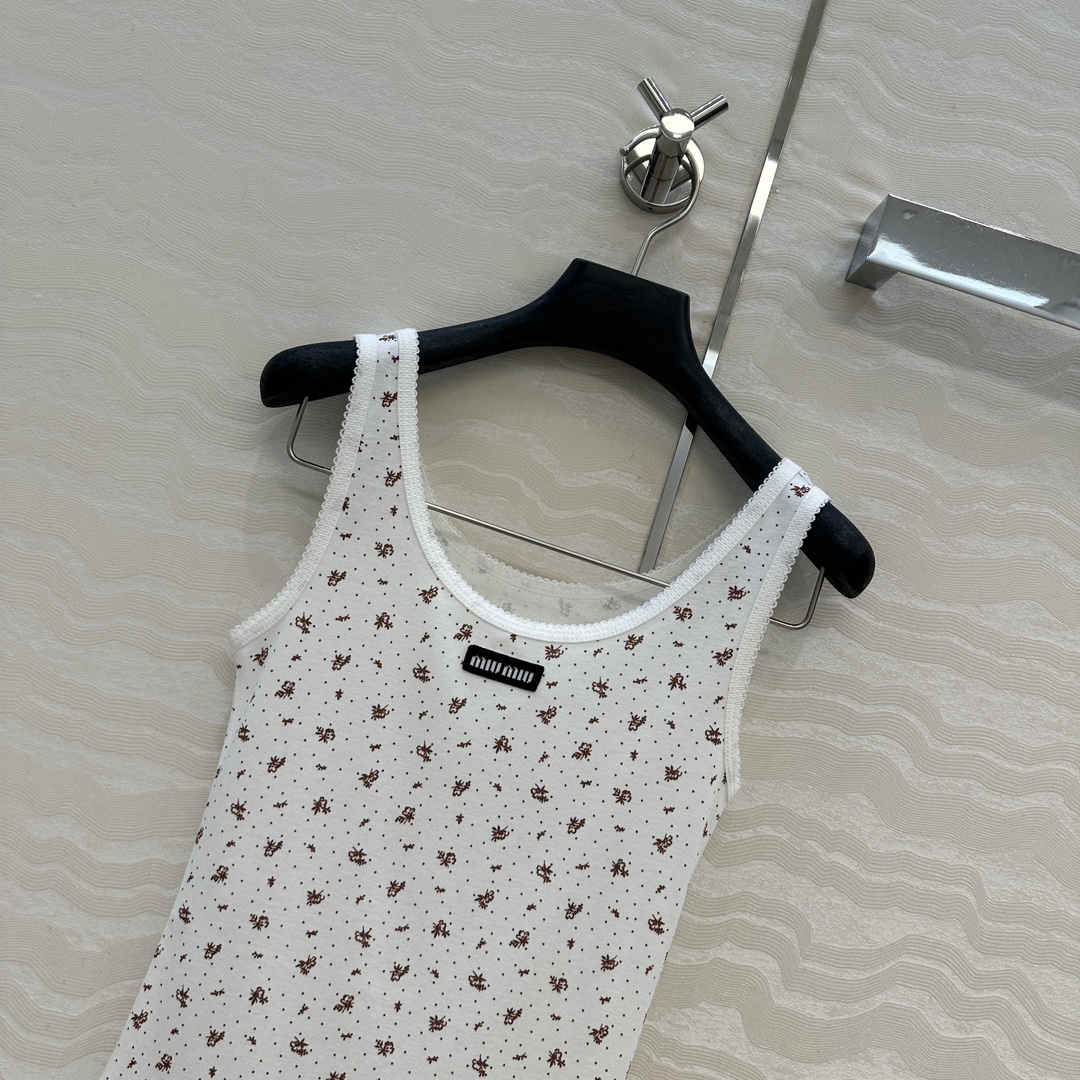 独家首发❤️原单品质，miu系少女穿搭！holiday系列田园小碎花纯棉小背心，超级叠搭神器，小花边领设