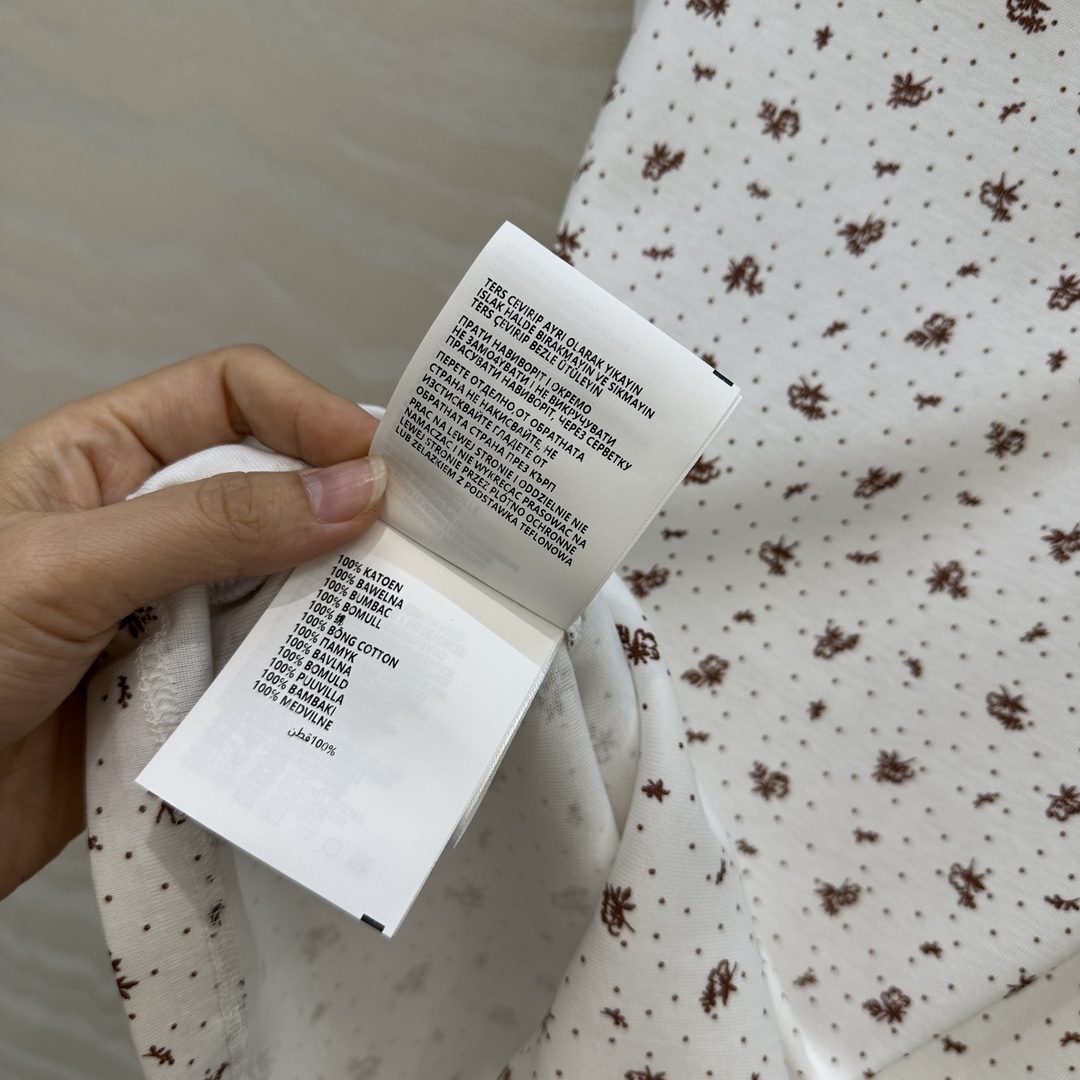 独家首发❤️原单品质，miu系少女穿搭！holiday系列田园小碎花纯棉小背心，超级叠搭神器，小花边领设