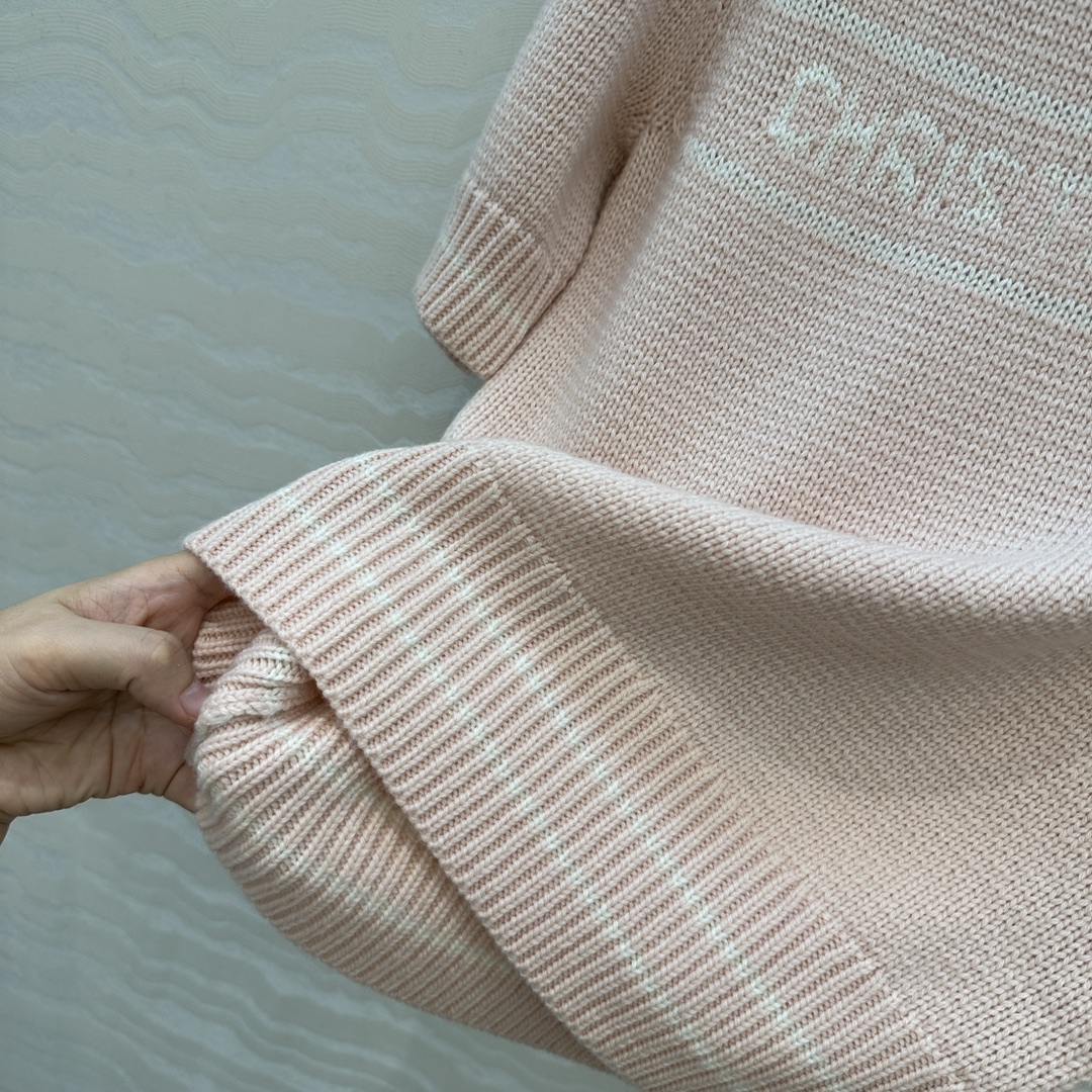 原单品质🖤MissD*25s限定新品！刺绣爱心💗字母羊毛短袖毛衣！定染进口羊毛羊绒纱线质感超赞！⚠️定位