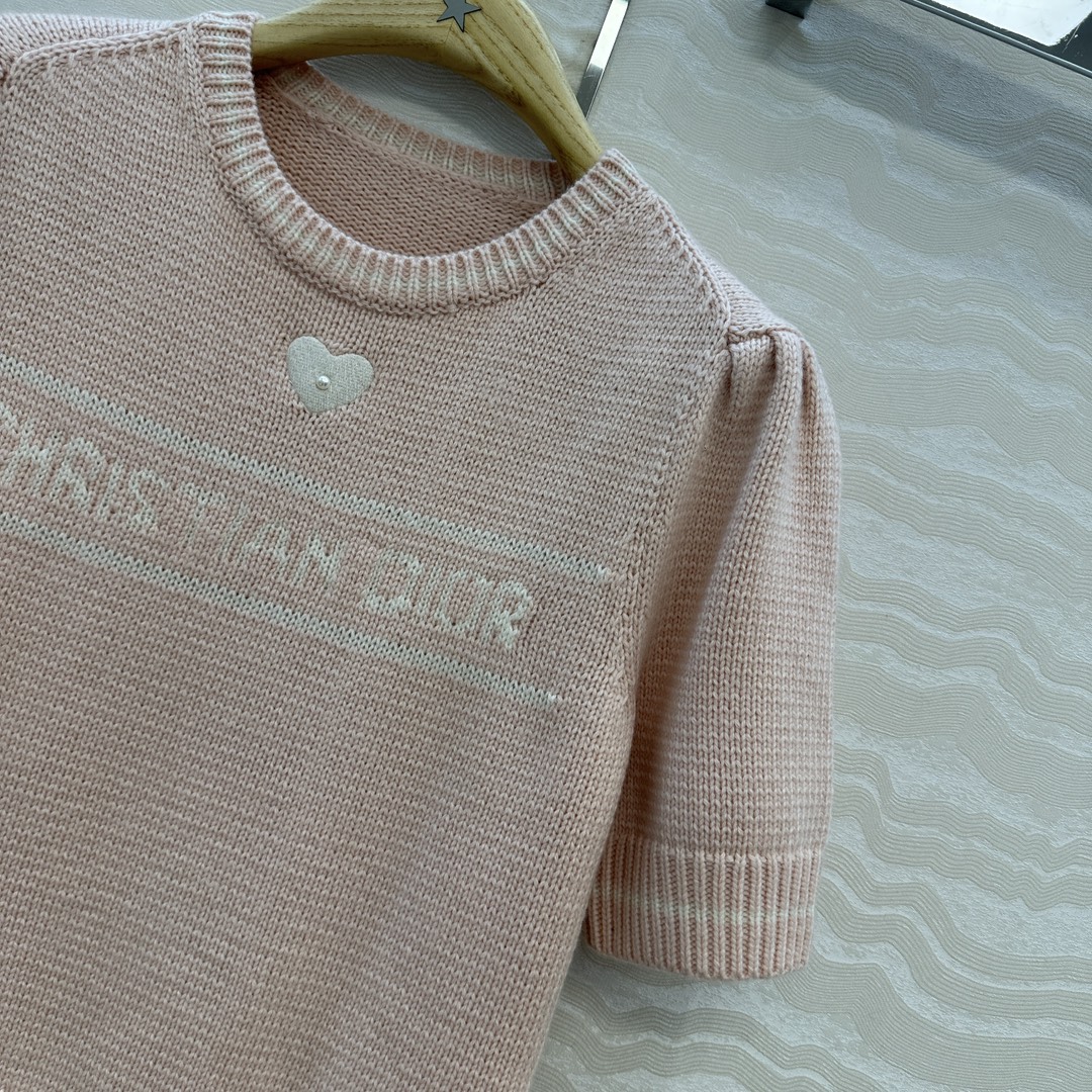 原单品质🖤MissD*25s限定新品！刺绣爱心💗字母羊毛短袖毛衣！定染进口羊毛羊绒纱线质感超赞！⚠️定位