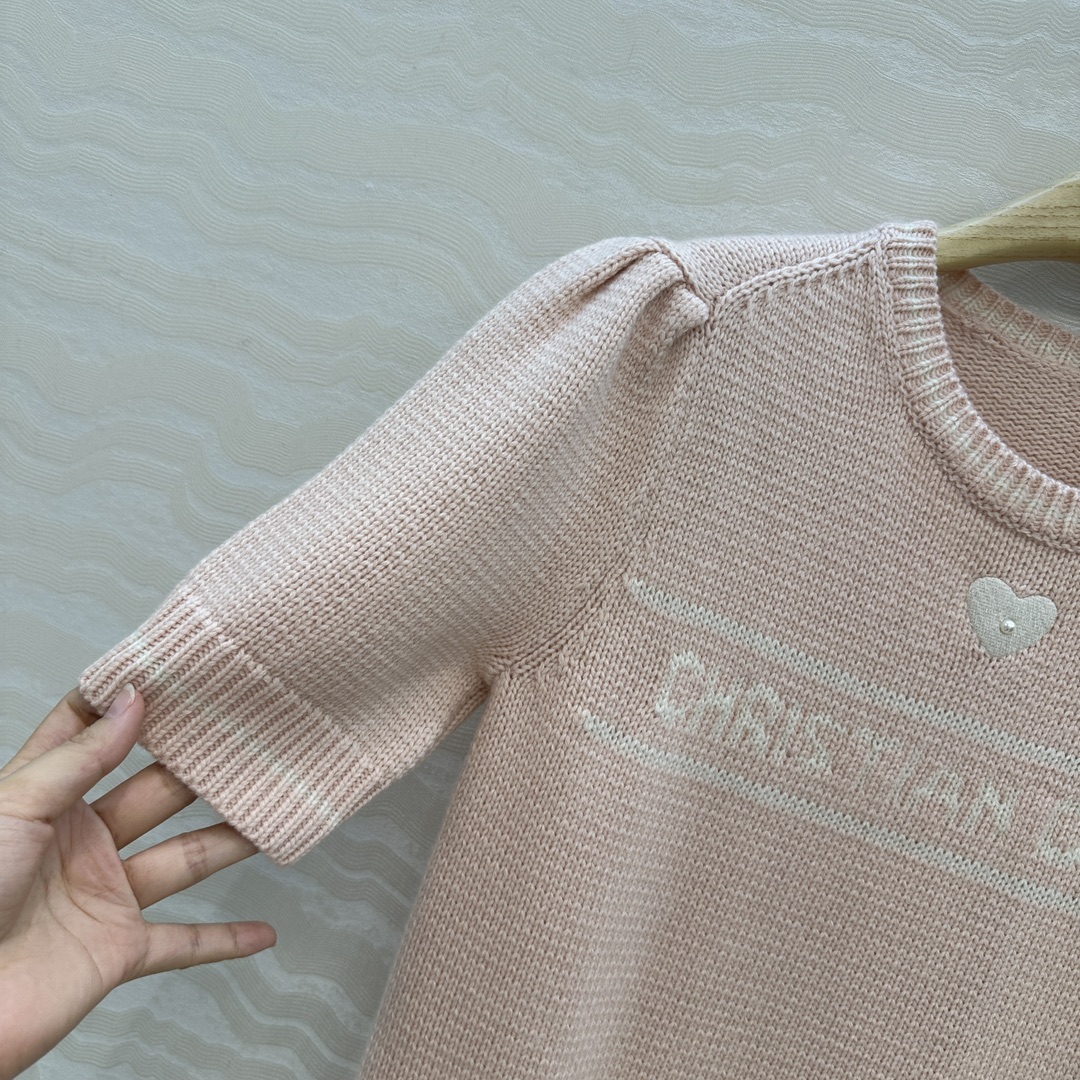 原单品质🖤MissD*25s限定新品！刺绣爱心💗字母羊毛短袖毛衣！定染进口羊毛羊绒纱线质感超赞！⚠️定位