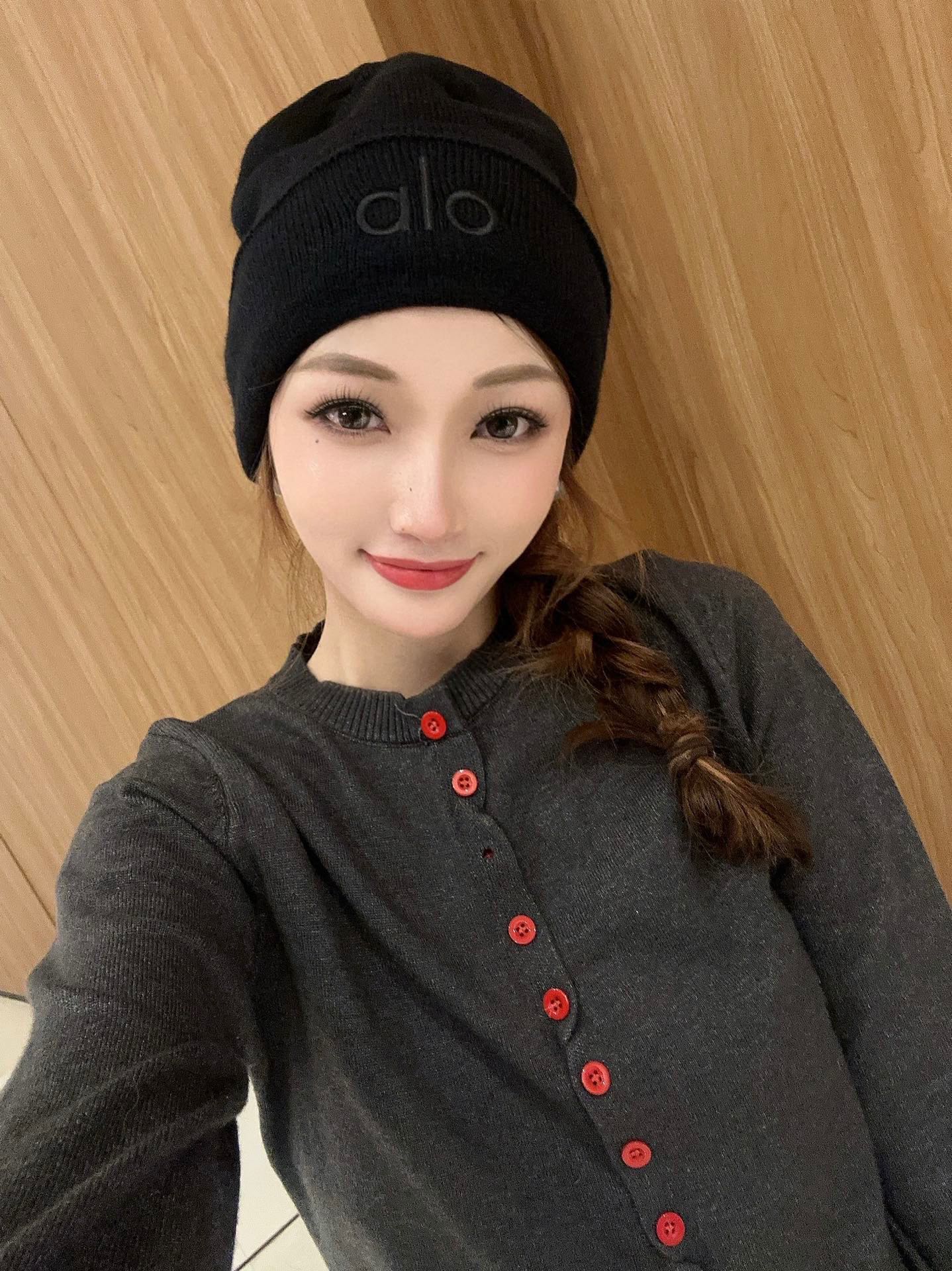 。Alo Yoga 精疏羊毛品质，博主推荐 最新时尚前卫的休闲设计风格，藏着不动声色的高级感，每一处线条