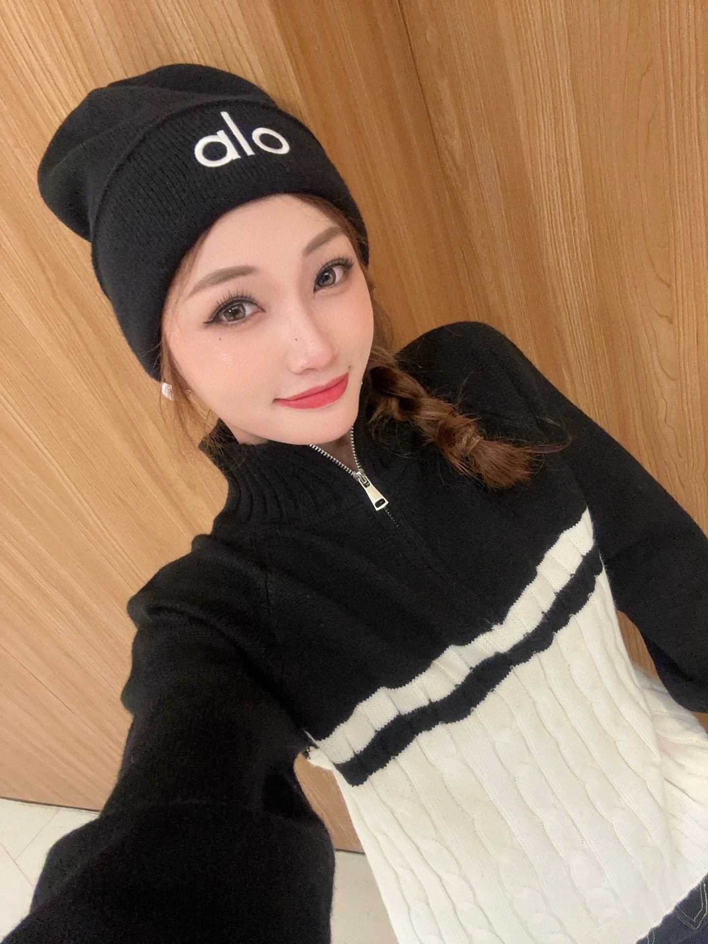 。Alo Yoga 精疏羊毛品质，博主推荐 最新时尚前卫的休闲设计风格，藏着不动声色的高级感，每一处线条