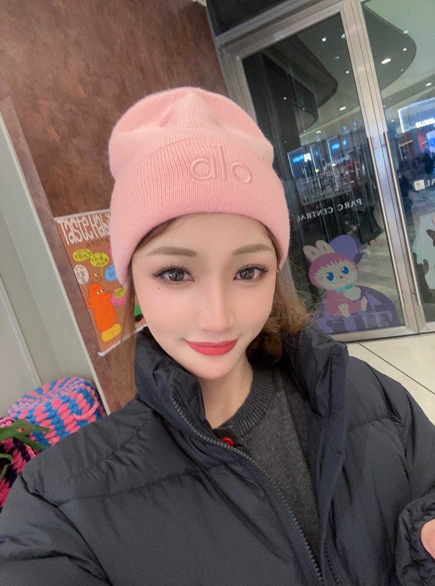 。Alo Yoga 精疏羊毛品质，博主推荐 最新时尚前卫的休闲设计风格，藏着不动声色的高级感，每一处线条