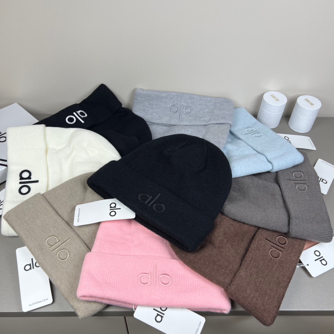 。Alo Yoga 精疏羊毛品质，博主推荐 最新时尚前卫的休闲设计风格，藏着不动声色的高级感，每一处线条