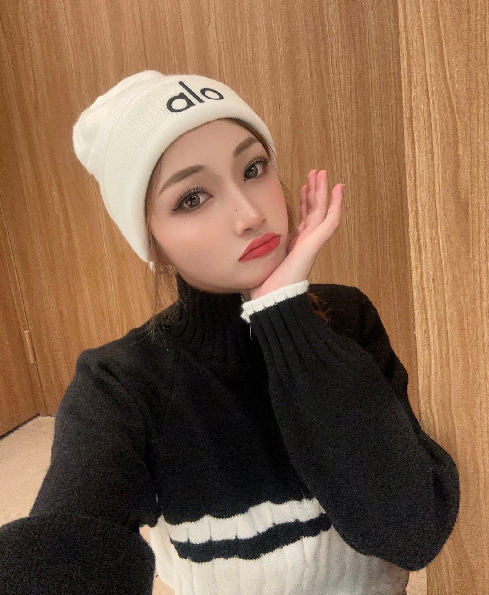 。Alo Yoga 精疏羊毛品质，博主推荐 最新时尚前卫的休闲设计风格，藏着不动声色的高级感，每一处线条