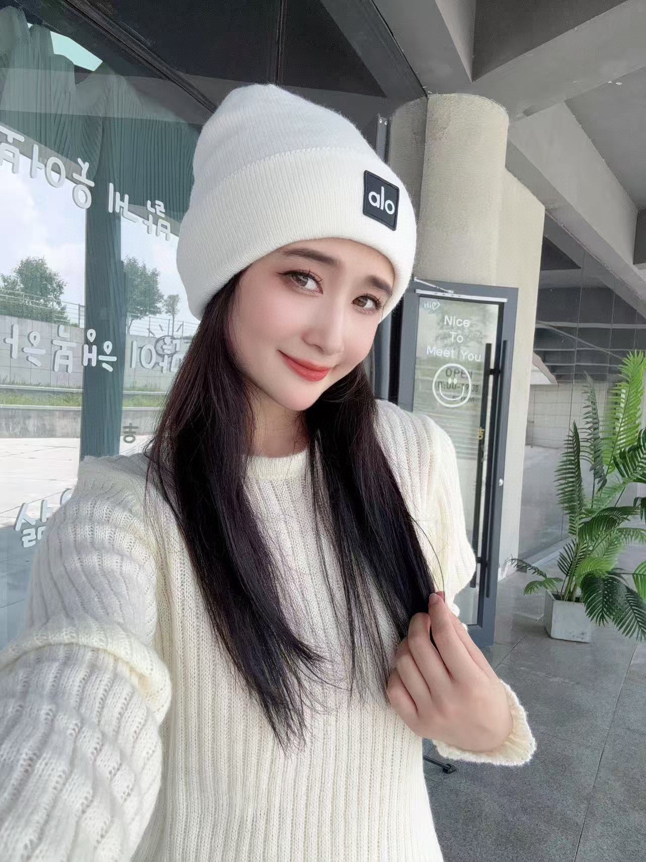 。Alo Yoga 精疏羊毛品质，博主推荐 最新时尚前卫的休闲设计风格，藏着不动声色的高级感，每一处线条