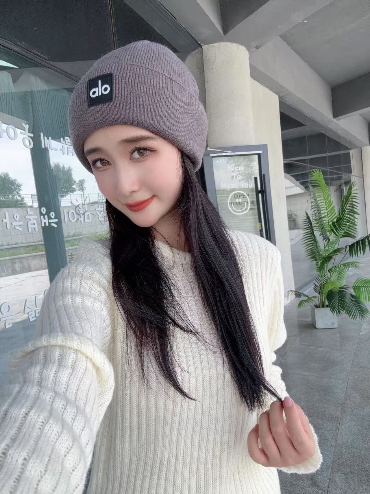 。Alo Yoga 精疏羊毛品质，博主推荐 最新时尚前卫的休闲设计风格，藏着不动声色的高级感，每一处线条