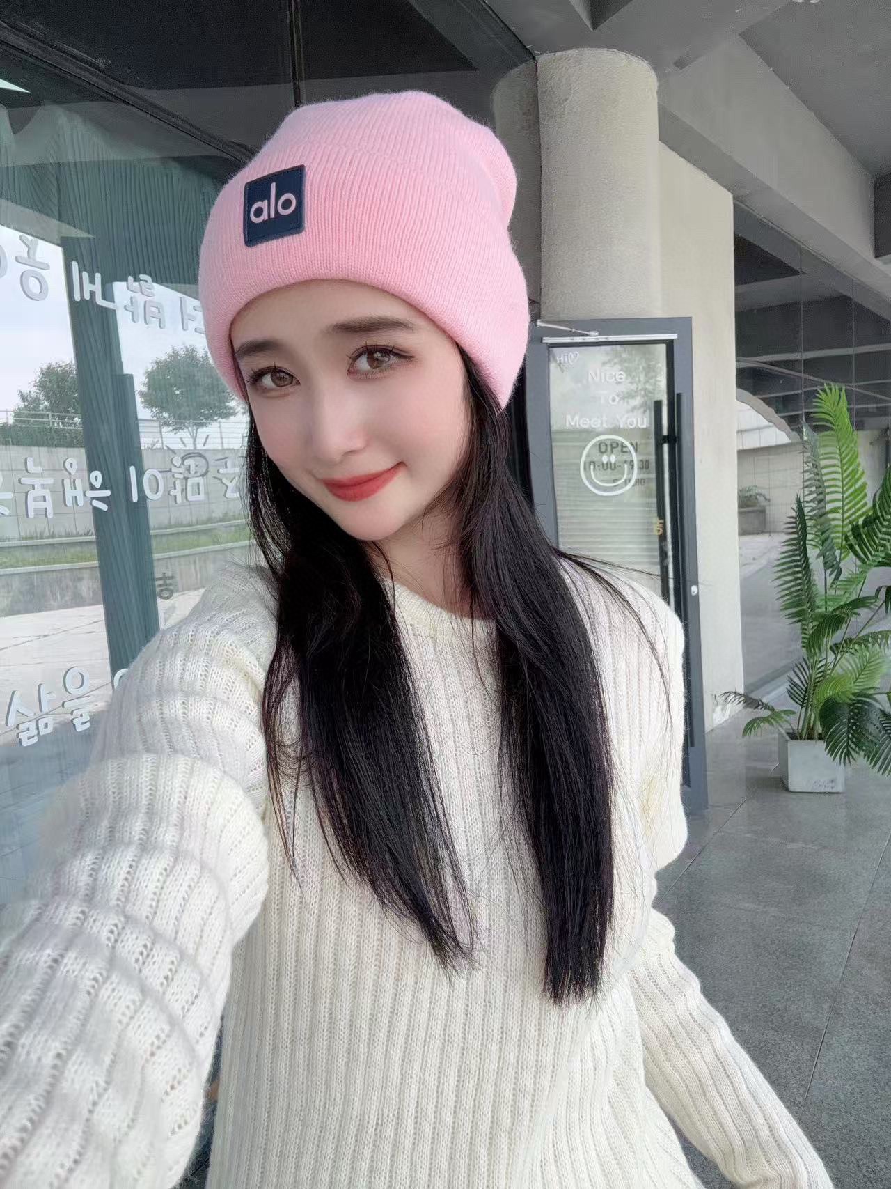 。Alo Yoga 精疏羊毛品质，博主推荐 最新时尚前卫的休闲设计风格，藏着不动声色的高级感，每一处线条