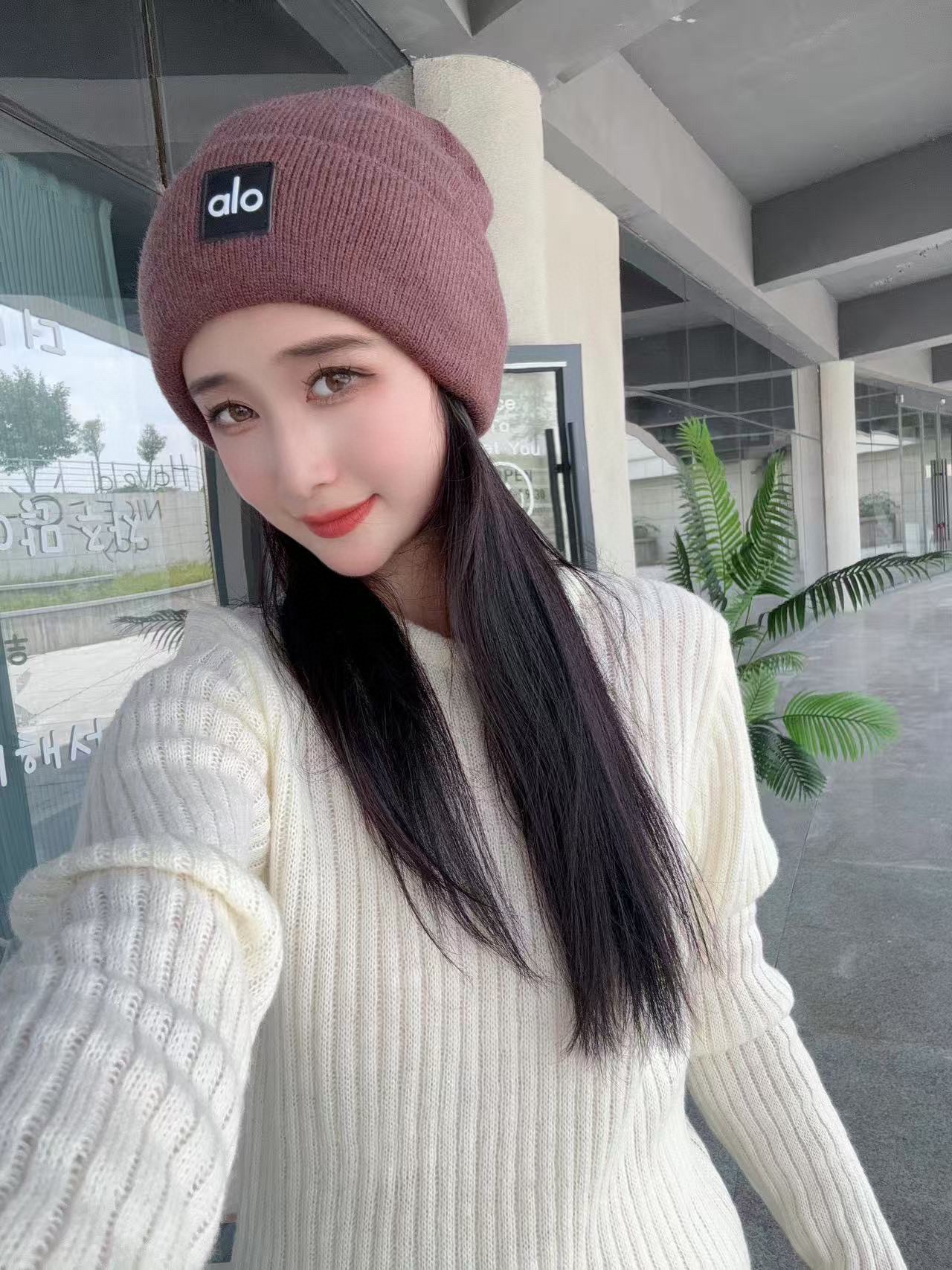 。Alo Yoga 精疏羊毛品质，博主推荐 最新时尚前卫的休闲设计风格，藏着不动声色的高级感，每一处线条