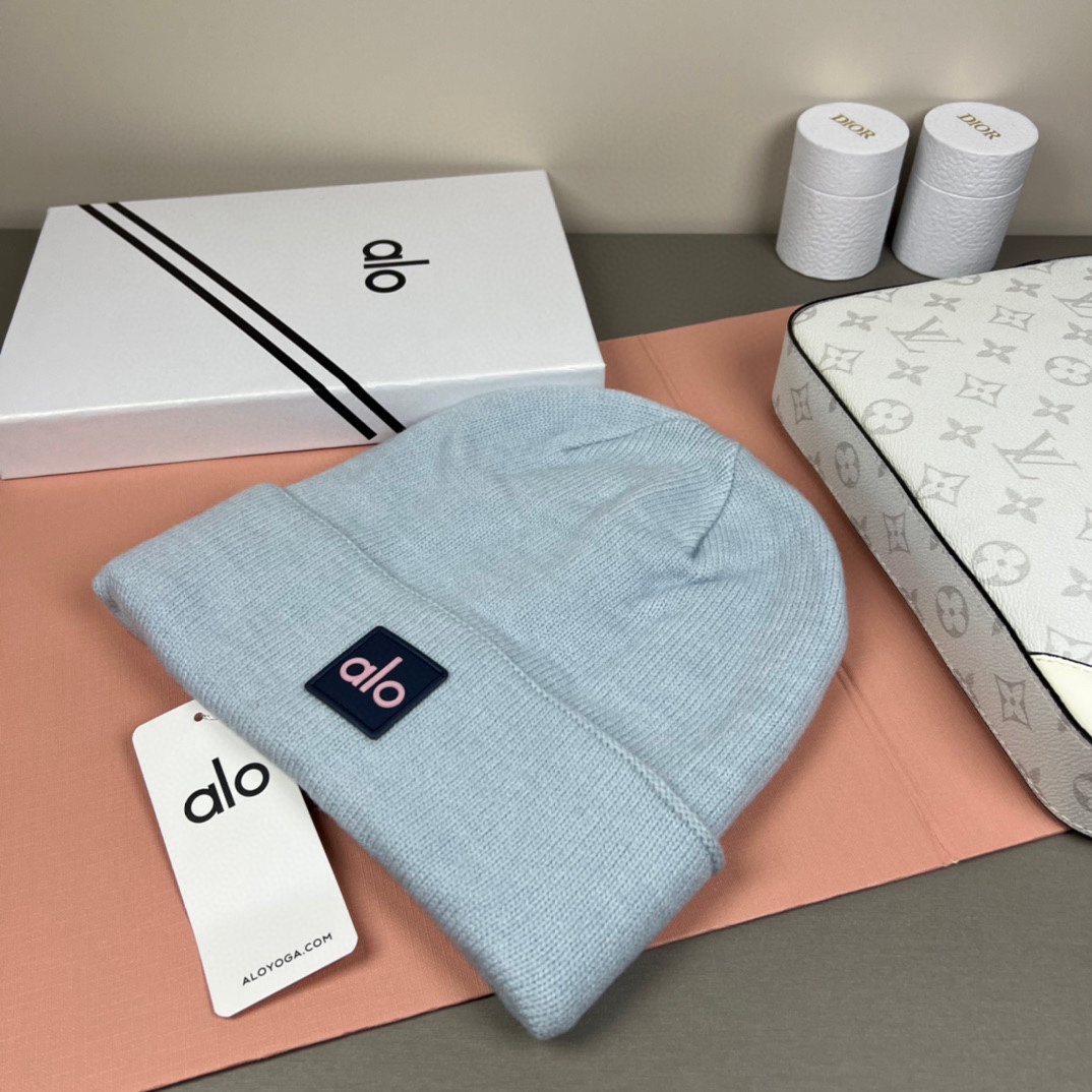 。Alo Yoga 精疏羊毛品质，博主推荐 最新时尚前卫的休闲设计风格，藏着不动声色的高级感，每一处线条