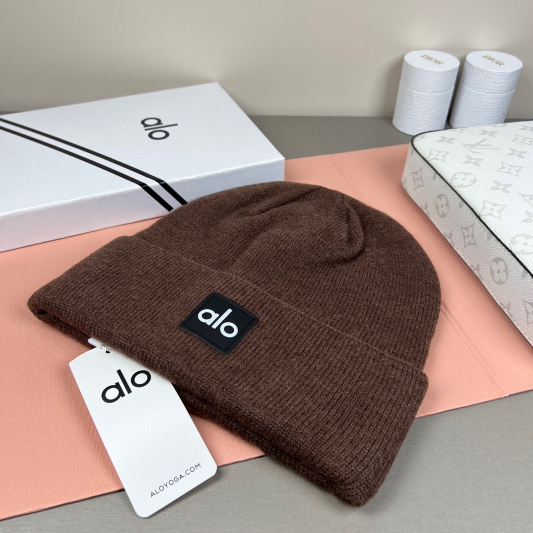 。Alo Yoga 精疏羊毛品质，博主推荐 最新时尚前卫的休闲设计风格，藏着不动声色的高级感，每一处线条