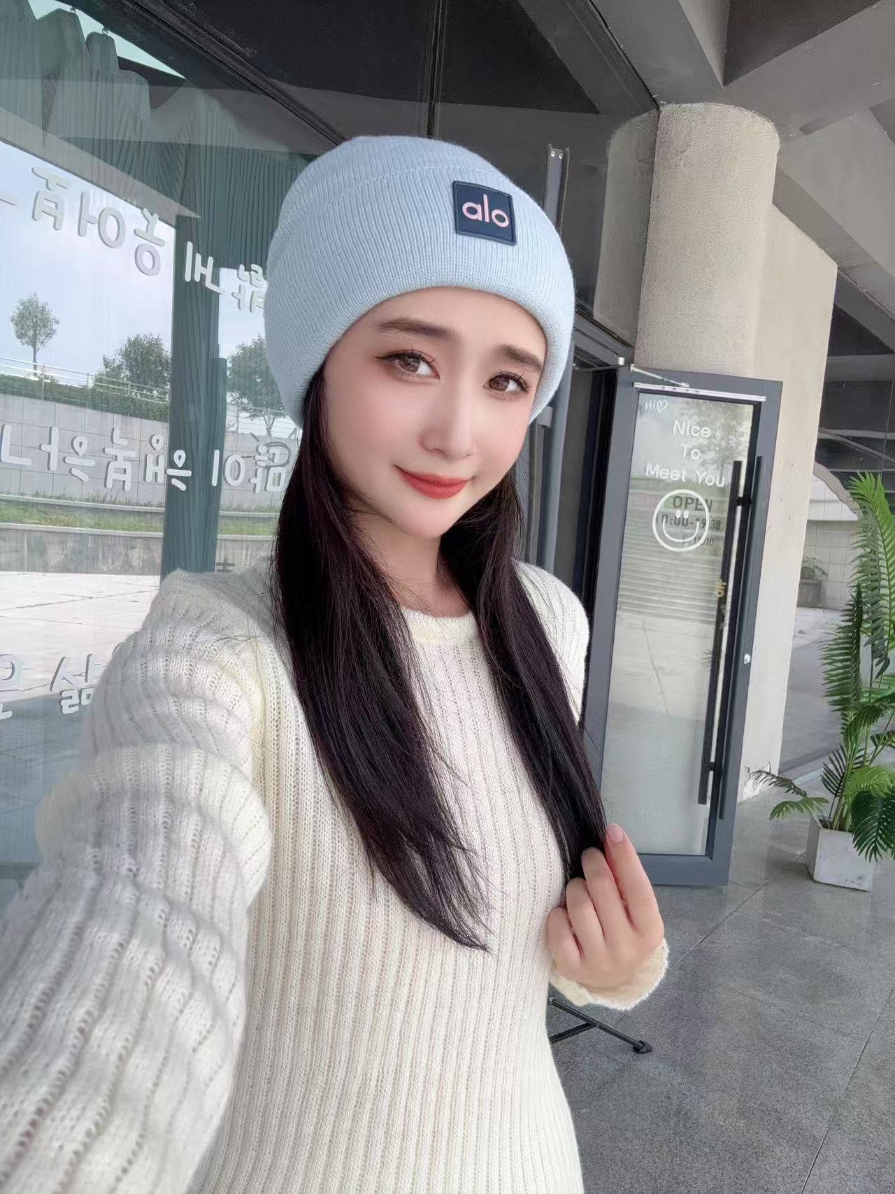 。Alo Yoga 精疏羊毛品质，博主推荐 最新时尚前卫的休闲设计风格，藏着不动声色的高级感，每一处线条