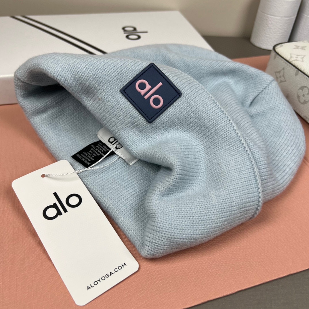 。Alo Yoga 精疏羊毛品质，博主推荐 最新时尚前卫的休闲设计风格，藏着不动声色的高级感，每一处线条