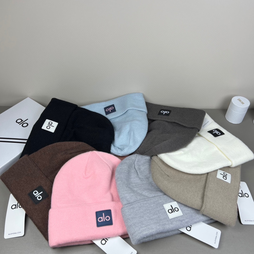 。Alo Yoga 精疏羊毛品质，博主推荐 最新时尚前卫的休闲设计风格，藏着不动声色的高级感，每一处线条