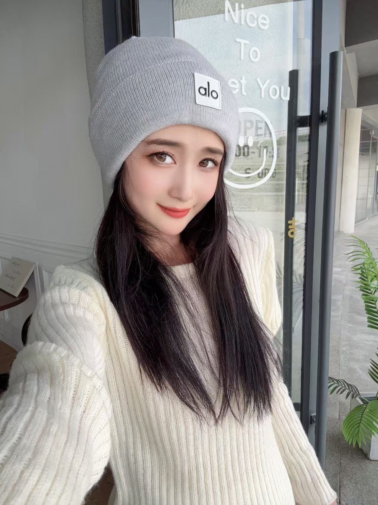 。Alo Yoga 精疏羊毛品质，博主推荐 最新时尚前卫的休闲设计风格，藏着不动声色的高级感，每一处线条