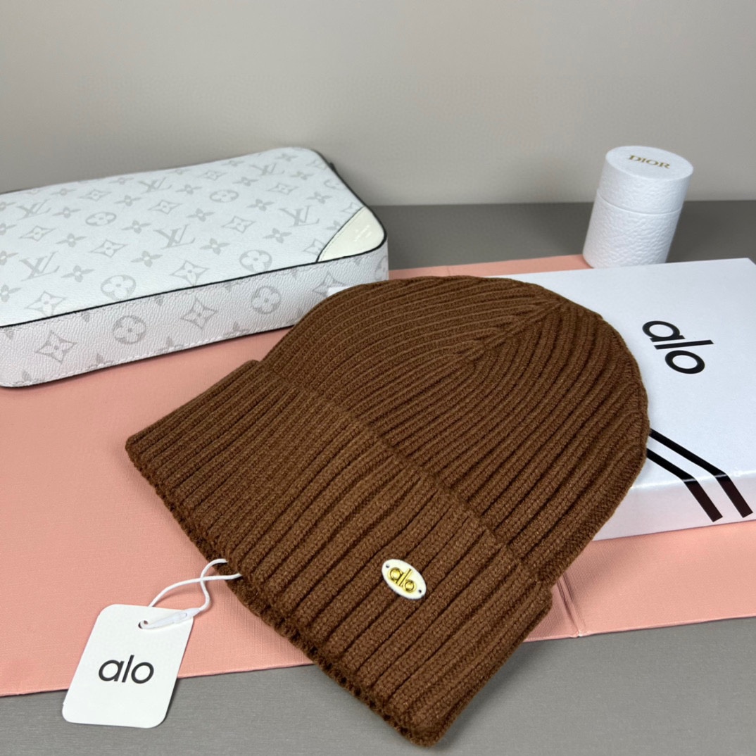 。Alo Yoga 精疏羊毛品质，博主推荐 最新时尚前卫的休闲设计风格，藏着不动声色的高级感，每一处线条