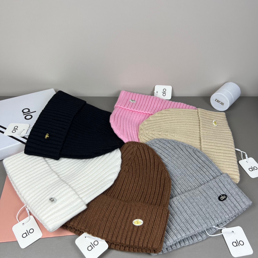 。Alo Yoga 精疏羊毛品质，博主推荐 最新时尚前卫的休闲设计风格，藏着不动声色的高级感，每一处线条