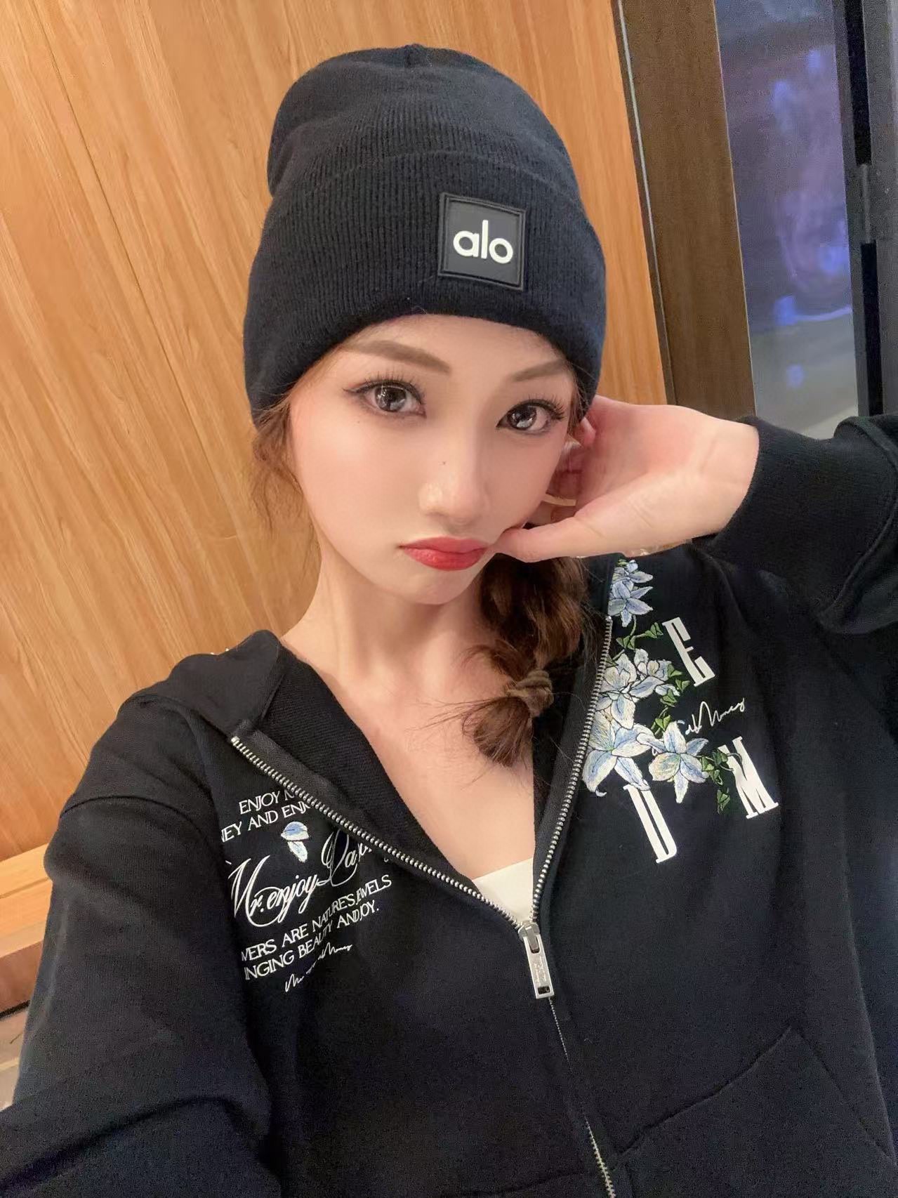 。Alo Yoga 精疏羊毛品质，博主推荐 最新时尚前卫的休闲设计风格，藏着不动声色的高级感，每一处线条