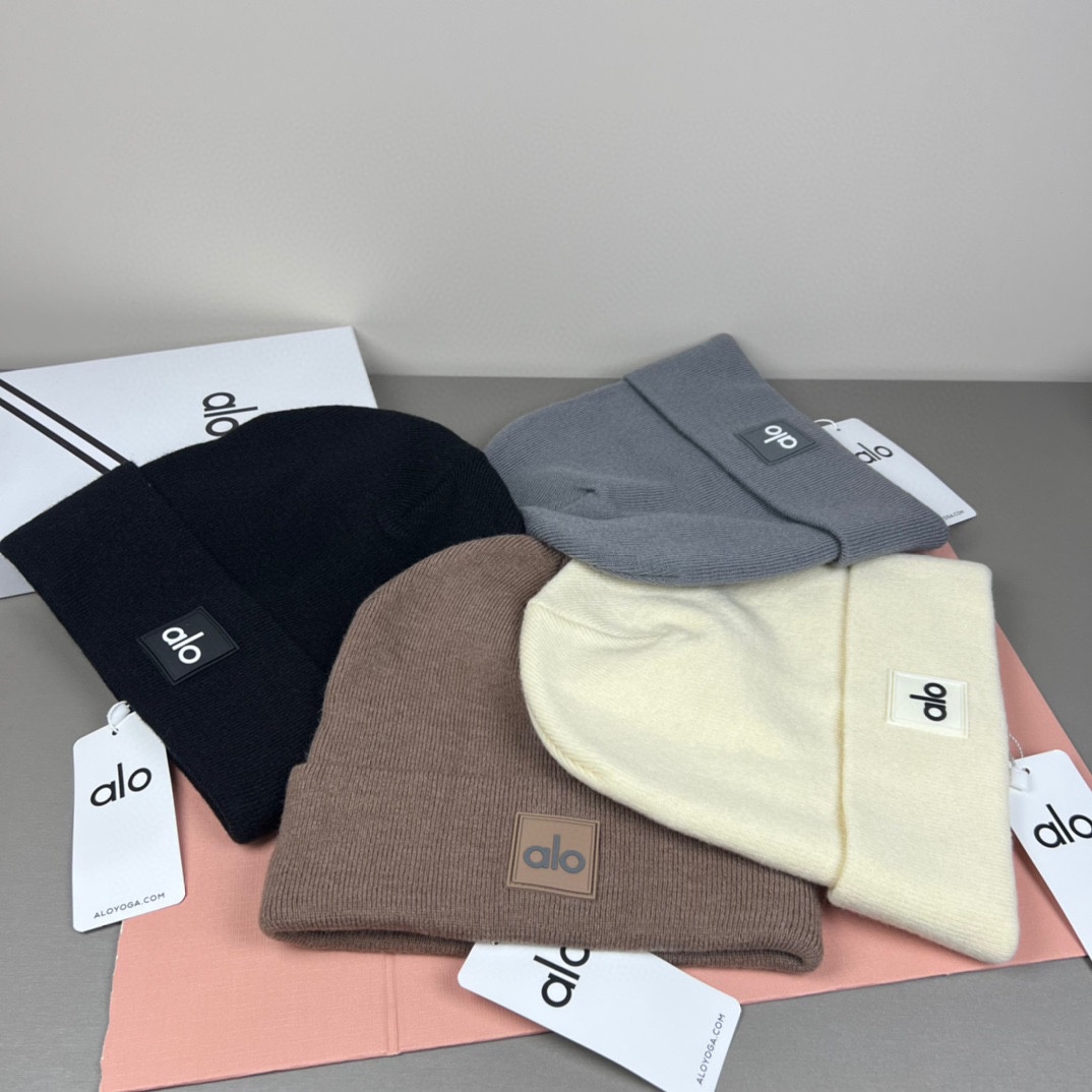 。Alo Yoga 精疏羊毛品质，博主推荐 最新时尚前卫的休闲设计风格，藏着不动声色的高级感，每一处线条