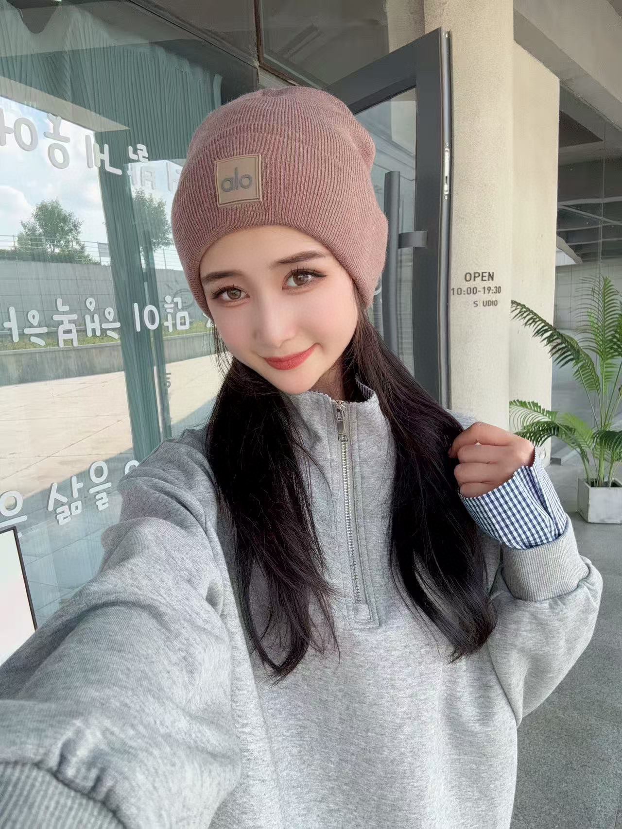 。Alo Yoga 精疏羊毛品质，博主推荐 最新时尚前卫的休闲设计风格，藏着不动声色的高级感，每一处线条