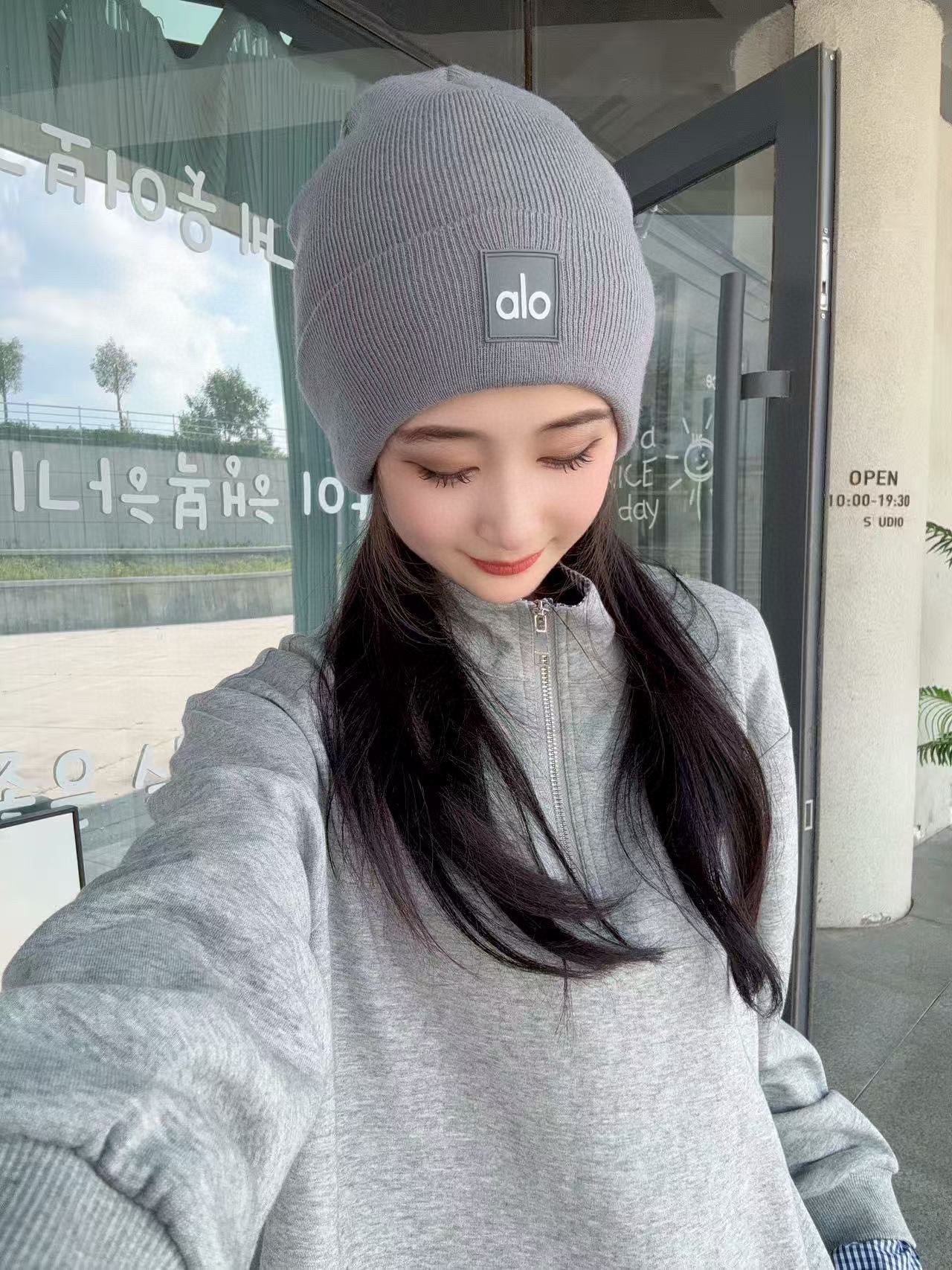 。Alo Yoga 精疏羊毛品质，博主推荐 最新时尚前卫的休闲设计风格，藏着不动声色的高级感，每一处线条