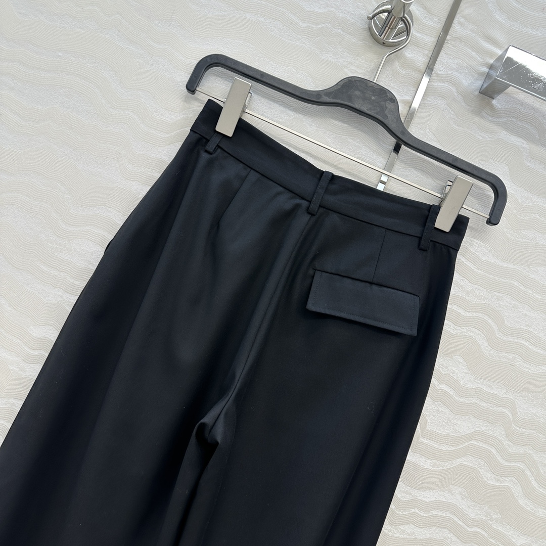 独家首发❤️原单品质❤️BV高智感穿搭，羊毛小西裤！极简主义直筒裤！慵懒随性的高级单品。经典中高腰直筒裤