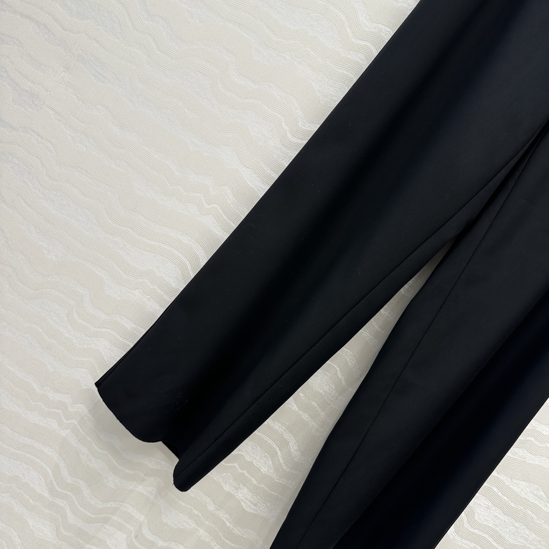 独家首发❤️原单品质❤️BV高智感穿搭，羊毛小西裤！极简主义直筒裤！慵懒随性的高级单品。经典中高腰直筒裤