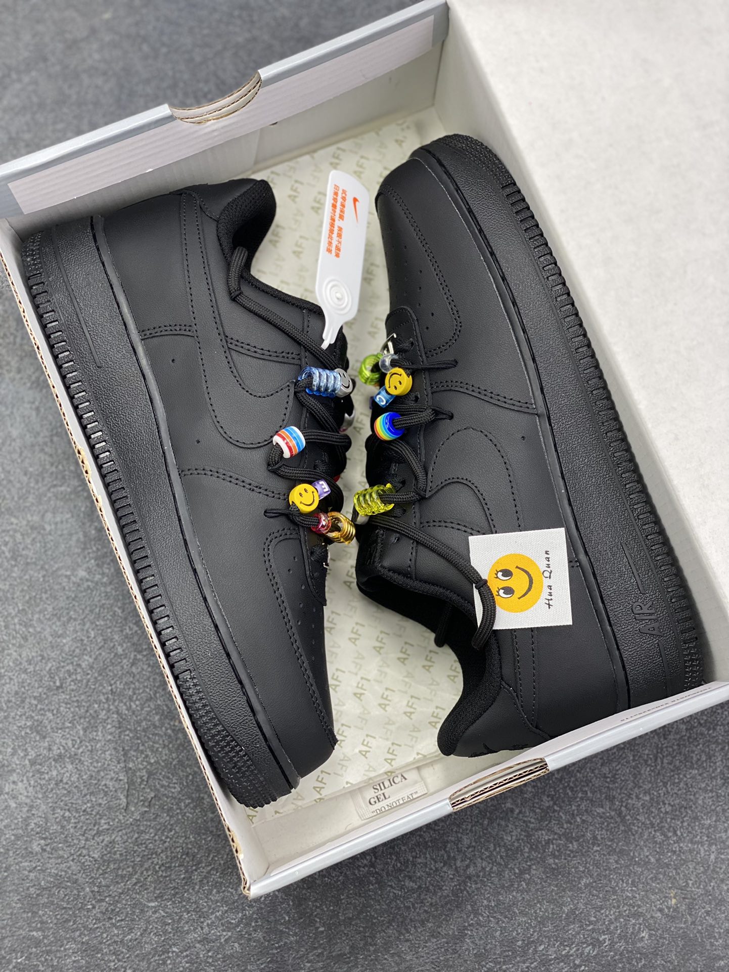 图片[9]-“密码终局”✨订制空军一号板鞋 该定制版球鞋选用原鞋款为Nike Air Force 1\’07空军一号低帮，设计灵感来源于彩色珠珠,整体以黑色为主色 调保留板鞋招牌造型,遵从极简风设计原则又保留鞋子的层次感和设计感。搭配上五彩的珠子,突出色彩,使鞋子在整体在日常百搭的基础上,又显得潮流感十足经典黑配色,彰显简约时尚。 货号：FQ5296-101 尺码：36 36.5 37.5 38 38.5 39 40 40.5 41 42 42.5 43 44 44.5 45-选品中心