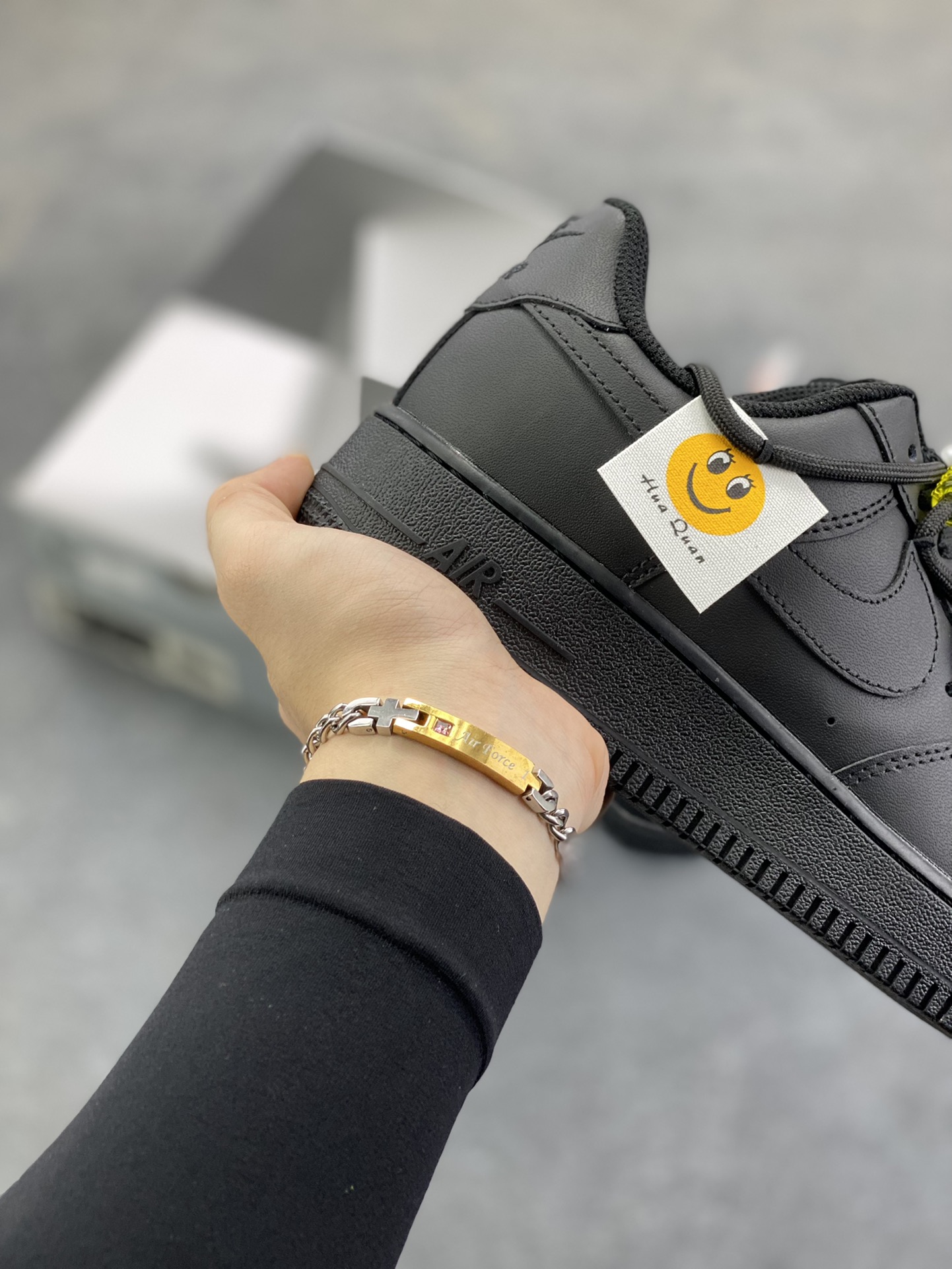 图片[6]-“密码终局”✨订制空军一号板鞋 该定制版球鞋选用原鞋款为Nike Air Force 1\’07空军一号低帮，设计灵感来源于彩色珠珠,整体以黑色为主色 调保留板鞋招牌造型,遵从极简风设计原则又保留鞋子的层次感和设计感。搭配上五彩的珠子,突出色彩,使鞋子在整体在日常百搭的基础上,又显得潮流感十足经典黑配色,彰显简约时尚。 货号：FQ5296-101 尺码：36 36.5 37.5 38 38.5 39 40 40.5 41 42 42.5 43 44 44.5 45-选品中心