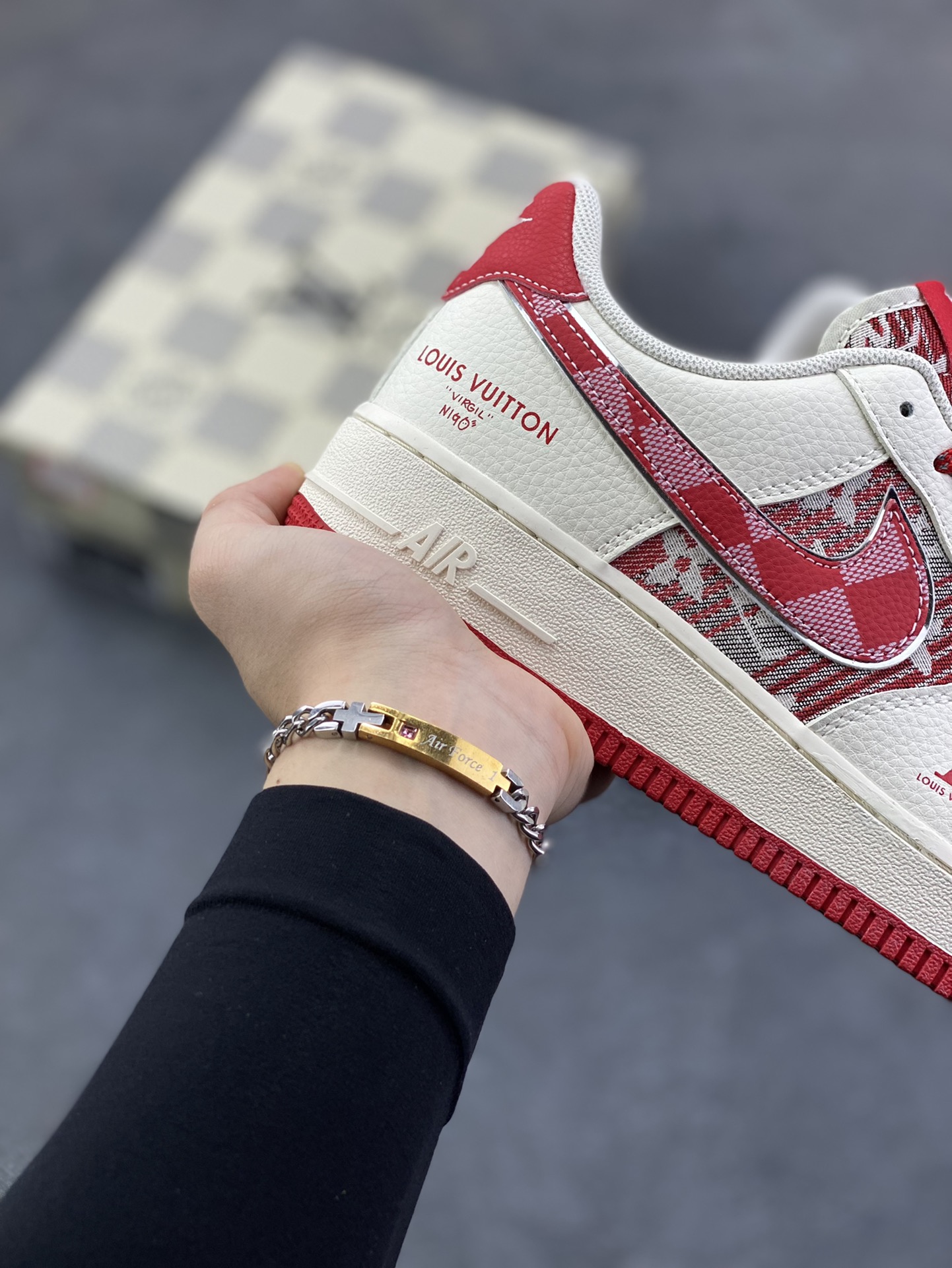 图片[6]-Nike Air Force 1 \’07 Low “路易威登LV联名— 白红帆布印花” 高端定制 低帮休闲板鞋 定制鞋盒 大厂纯原品质出货 超高清洁度 皮料切割干净无任何毛边 细节完美 货号：XL1979-109 尺码：36 36.5 37.5 38 38.5 39 40 40.5 41 42 42.5 43 44 44.5 45-选品中心